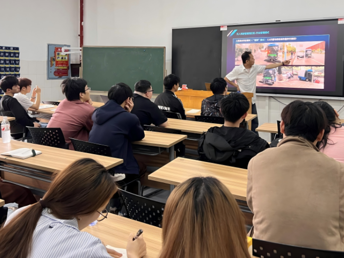 湖南机电职院：车企技术总监进课堂