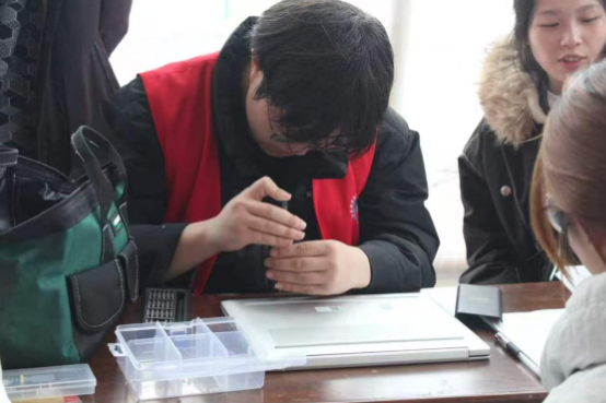 长沙商贸旅游职院：用专业技能续写新时代雷锋故事