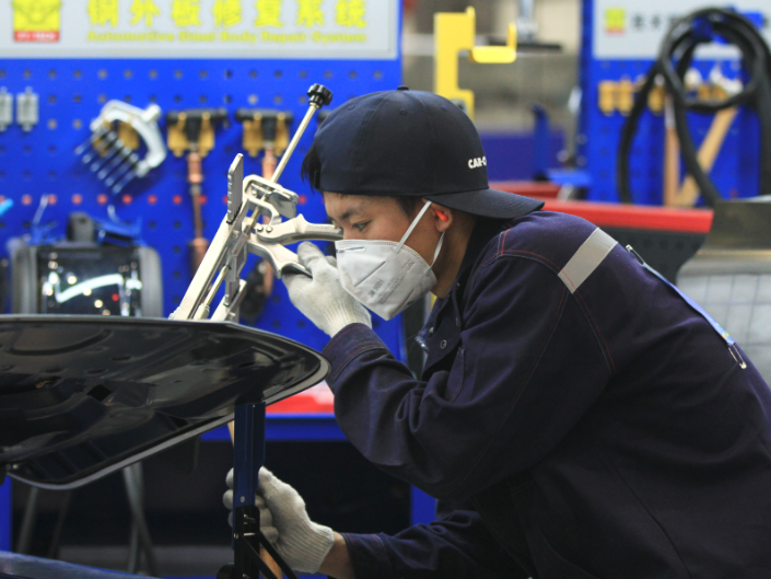 湖南汽车工程职大：为175名毕业生“充电”