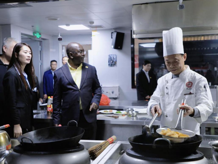 中非交流搭桥梁，津巴布韦高等教育代表团访问长沙商贸旅游职院