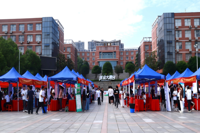 湖南机电职院：举办2026年湖南省高校毕业生就业常设市场（智能制造类）毕业生供需见面会