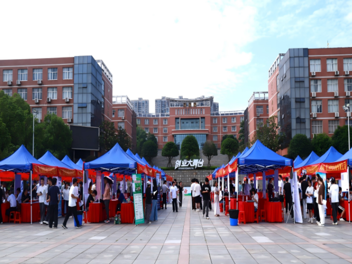 湖南机电职院：举办2026年湖南省高校毕业生就业常设市场（智能制造类）毕业生供需见面会