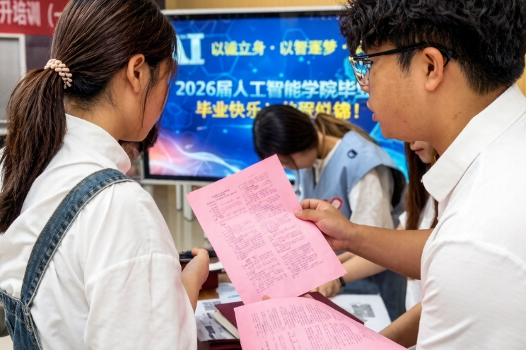 长沙商贸旅游职院：从校园到职场，这份毕业礼很实用