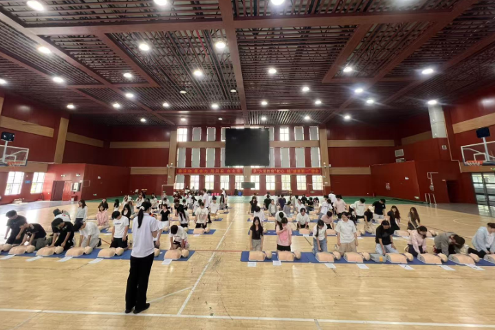 长沙商贸旅游职院：把“救命课堂”搬进体育馆！这所职院4000余名学子解锁“硬核”急救技能