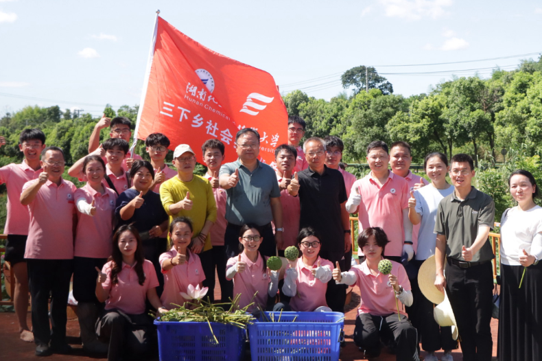 湖南化工职大：校领导带队赴宁乡双江口镇看望慰问“三下乡”实践师生