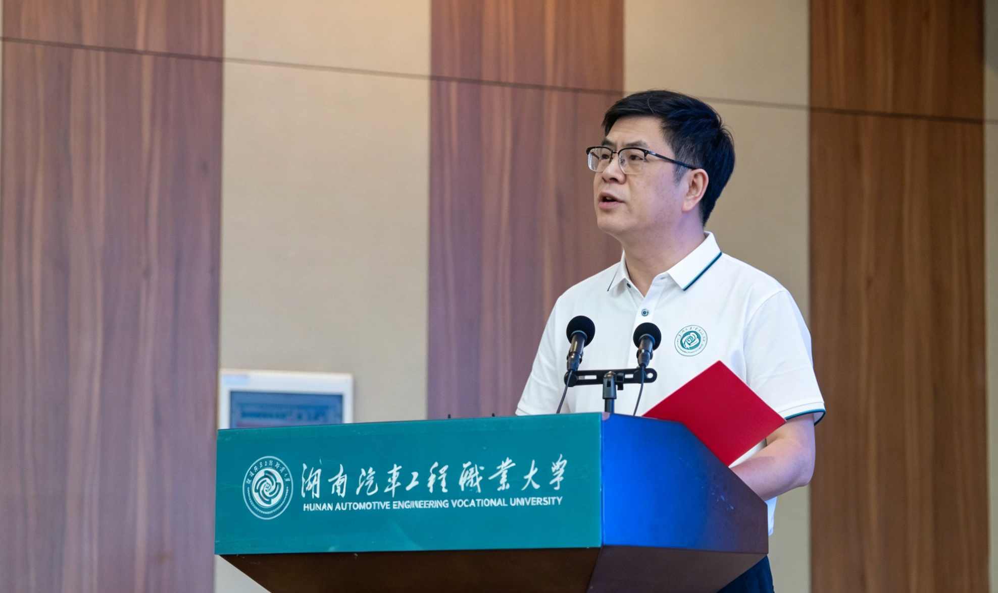 03-湖南汽车工程职业大学党委书记黄小明致欢迎辞.png 03-湖南汽车工程职业大学党委书记黄小明致欢迎辞.png