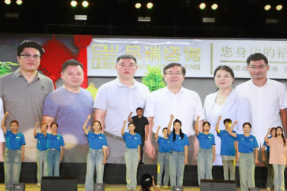 长沙商贸旅游职院：校友故事搬上迎新舞台，校企共上一堂生动思政课