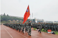 无惧风雨！湖南工程职院圆满完成2025级新生军训拉练任务