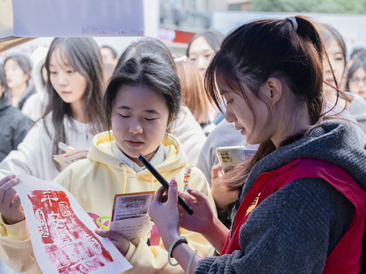 湖南工艺美院第四届“一站式”学生社区文化节开幕