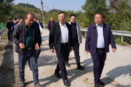 张家界航院赴占甲桥村调研，为驻村帮扶把脉定向