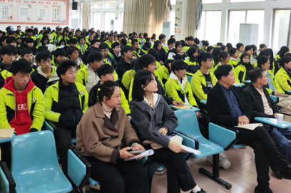 江华瑶族自治县举行优秀青年创新创业事迹报告会