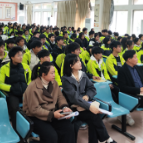 江华瑶族自治县举行优秀青年创新创业事迹报告会