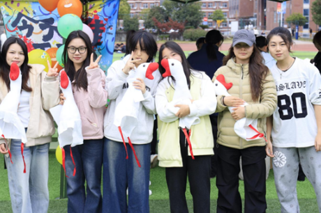 张家界航院：首届“一站式”学生社区文化艺术节游园会暨草地音乐节圆满举行