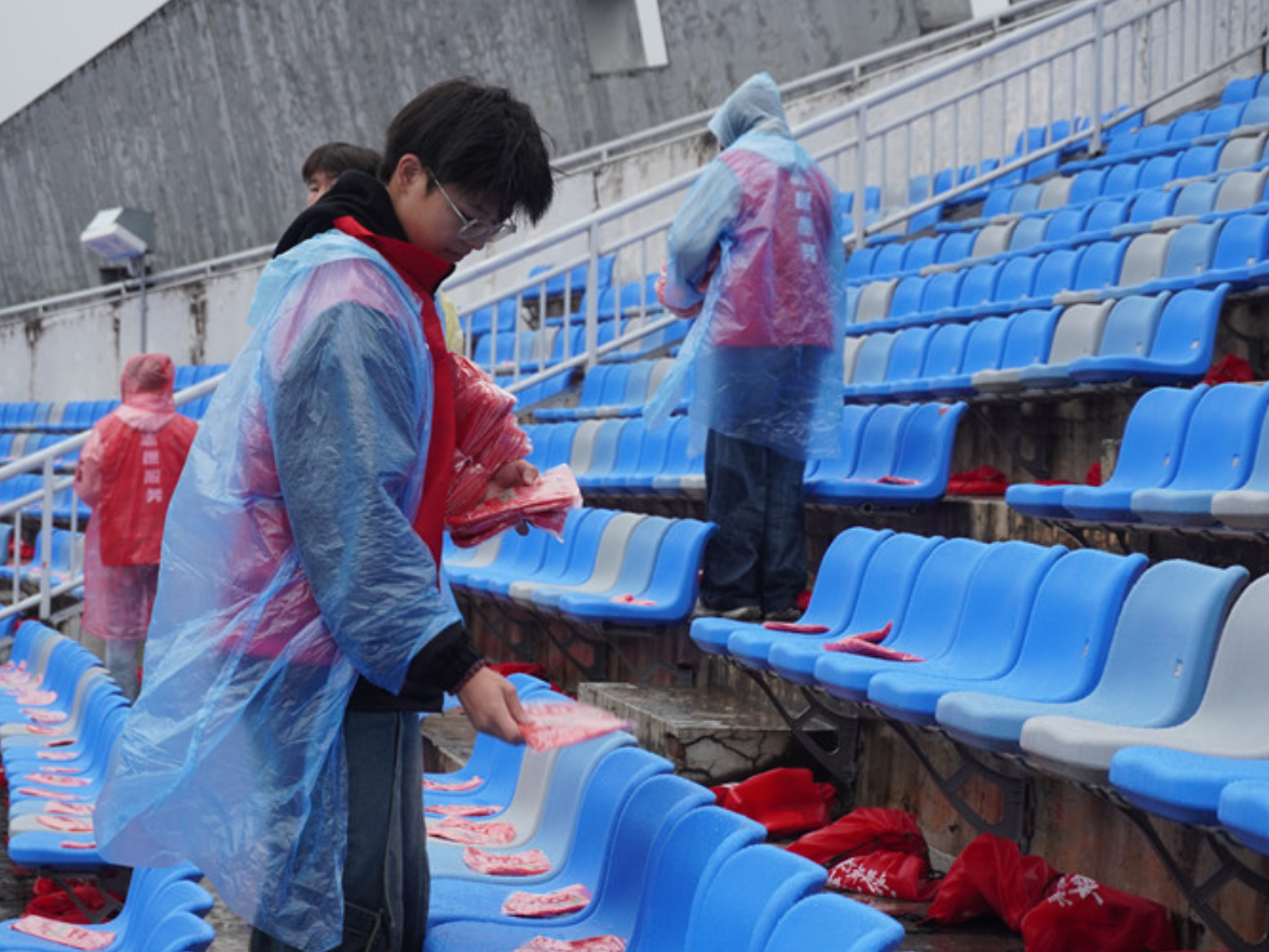 绿茵场的青春注脚！湖汽千名志愿者护航湘超联赛