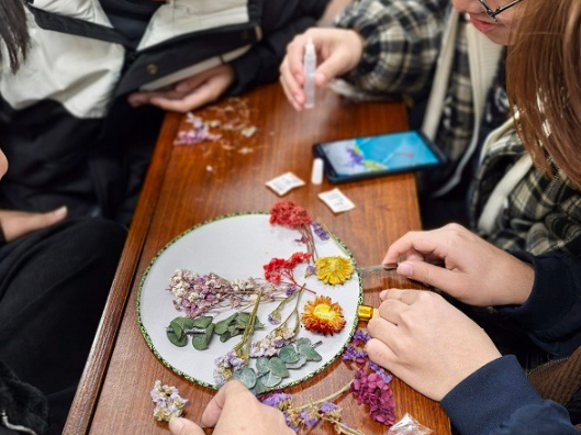 湖南工程职院：动漫学子巧手“活化”传统文化  实践课堂体悟工匠精神