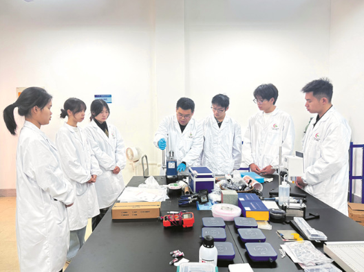 让职业教育与产业发展“同向而行”——以产教融合服务区域经济发展的“郴州样本”