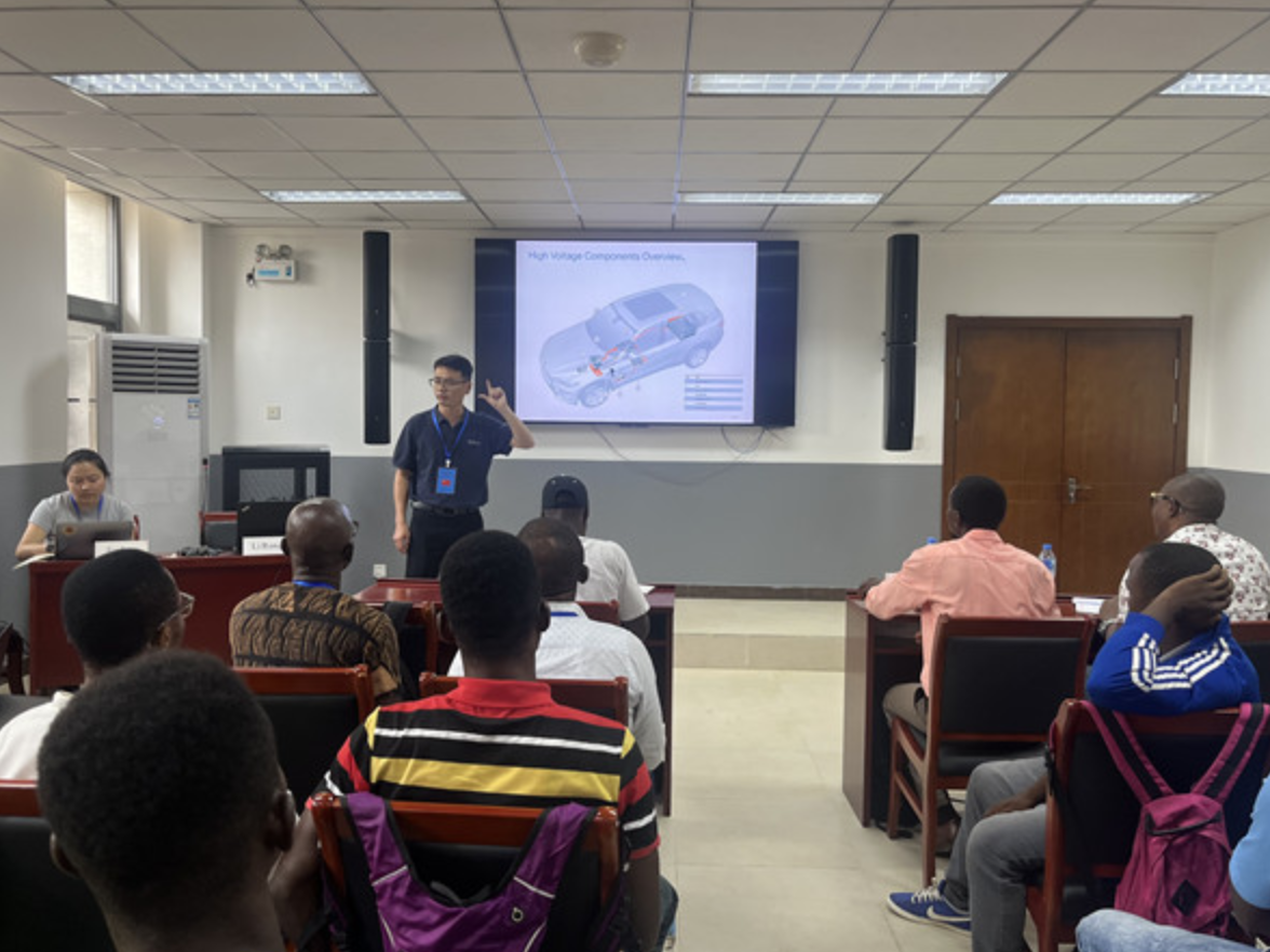 湖南汽车工程职业大学援塞拉利昂汽修培训班圆满结业