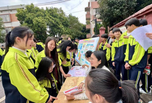 赋能青春成长，江华职中开展关爱“未成年人心理辅导”志愿服务活动