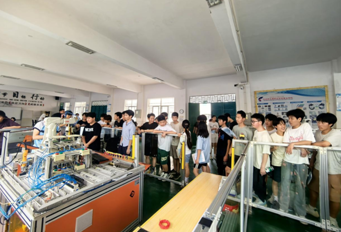 聚焦2025年湖南职教周|8200余名初三学子走进永州市工商职业中专