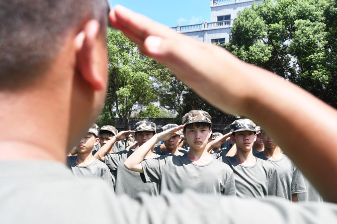 8月25日，湖南省永州市江永县职业中专学校，高一年级新生在参加军训。田如瑞摄2.JPG