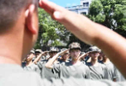 开学啦！江永县职业中专学校举行新生军训