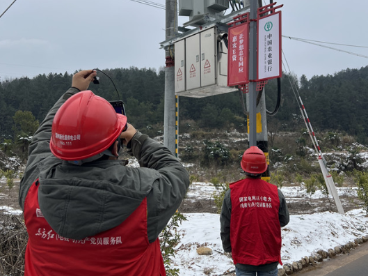 青春当燃！长沙电力职院毕业生奋战湖南抗冰保电一线