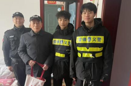 冬季防火勤敲门，长职“雷锋义警”在行动