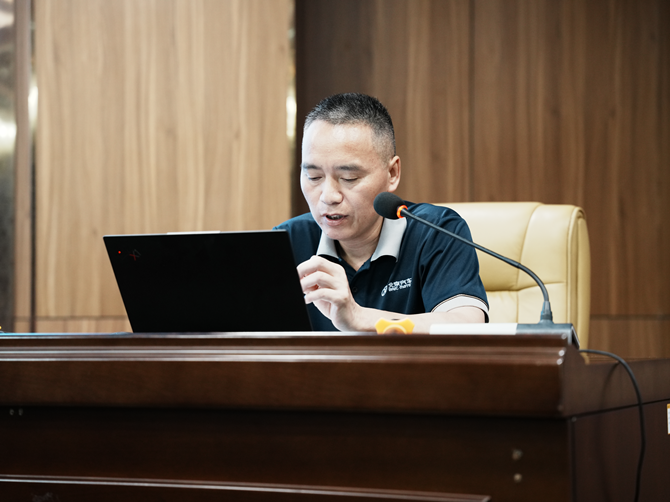 全国五一劳动奖章获得者吴端华作专题分享.png