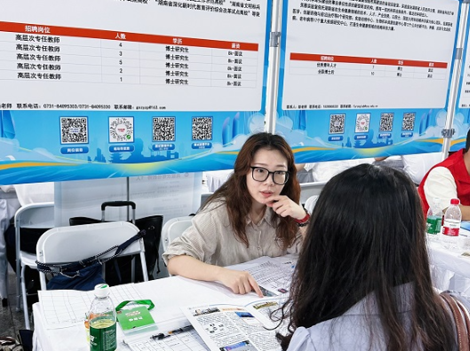 湖南工程职院赴广州参加我省博士英才专场招聘会
