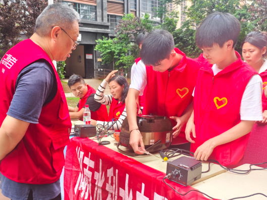 聚焦2026年湖南职教周|湖南水电职院这场社区义务维修让87件电器“重获新生”