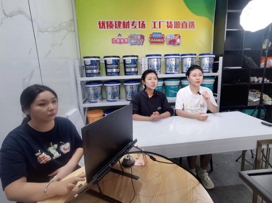 首播惊艳亮相！湖南工程职院“隔热保温涂料”科普直播间开播即“出圈”
