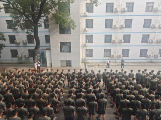筑牢安全防线，锤炼过硬作风——长沙航院举行防踩踏应急疏散演练