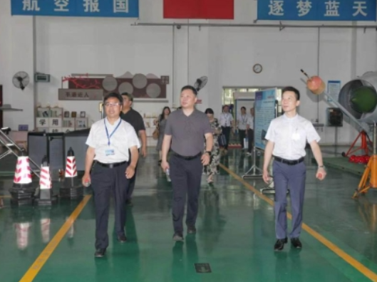 湖南省总工会干部学校校长卓伟一行来长沙航院调研