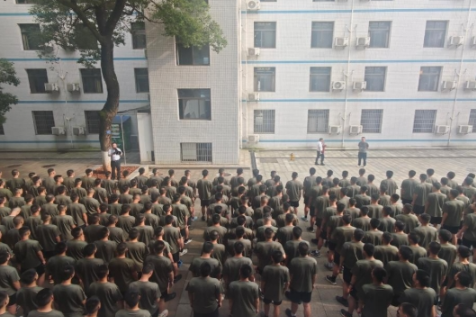 筑牢安全防线，锤炼过硬作风——长沙航院举行防踩踏应急疏散演练