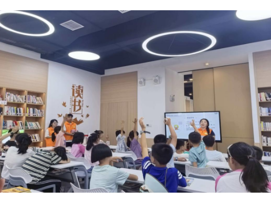 把情绪“小怪兽”变成好朋友 ——长职“青”心守护实践团走进长沙松塔图书馆