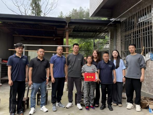 爱心助学，筑梦未来——湖南机电职院乡村振兴驻村工作队联合爱心人士开展助学活动