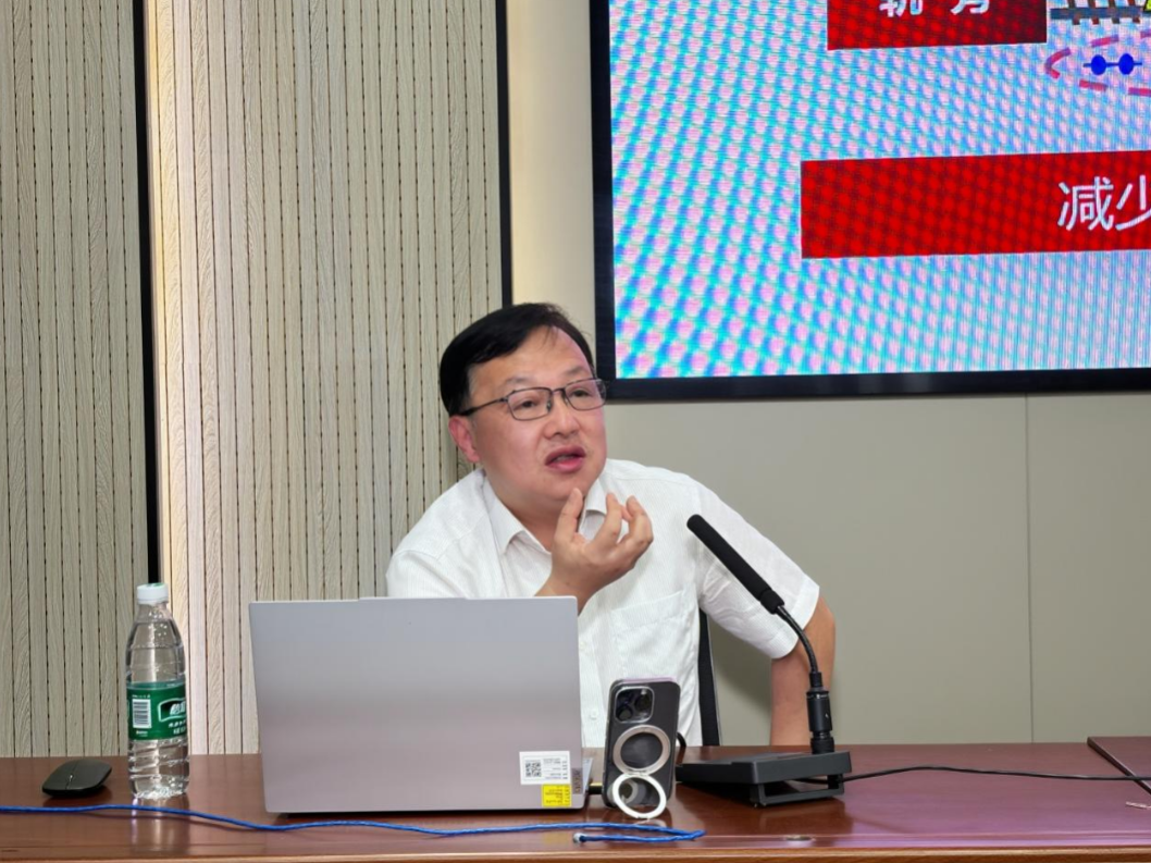 从“自动运行”到“自主运行” ——湖南铁道职院举办轨道交通前沿技术讲座