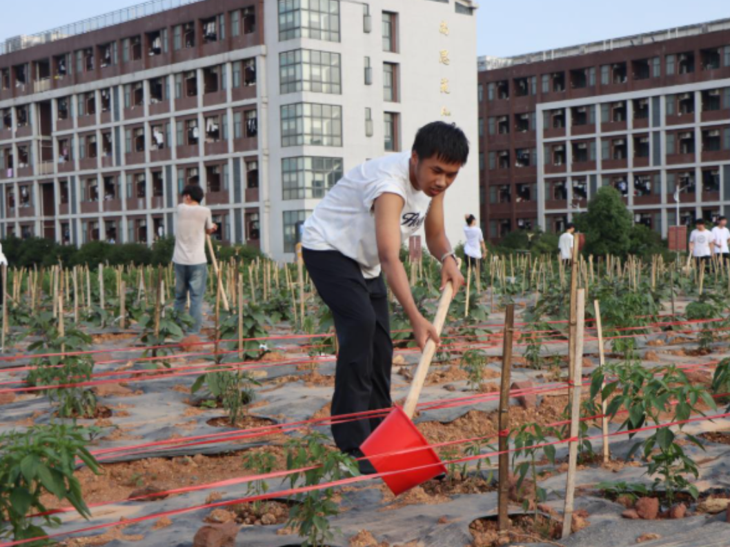 “知行融耕”湖南化工职院农学实践教育基地首次学农活动顺利开展