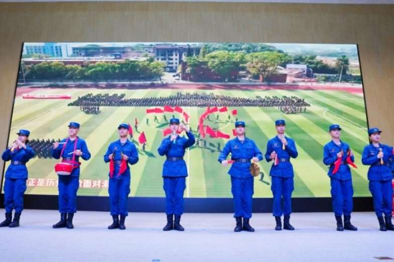 长沙航院定培军士三句半演绎《科技强国 逐梦蓝天》