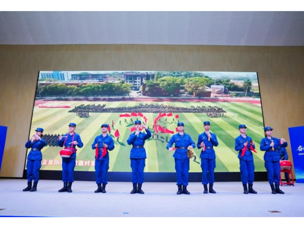 长沙航院定培军士三句半演绎《科技强国 逐梦蓝天》