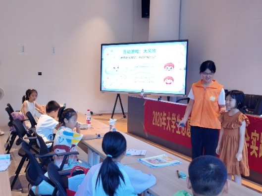 认识独一无二的自己——长职“青”心守护实践团为社区儿童带来心理成长课