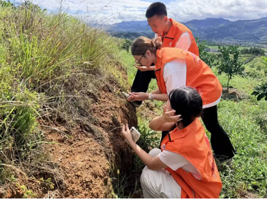 湖南工程职院“丹崖治灾·橙兴里溪”三下乡实践团调研智慧橙园构建防灾兴农一体化模式