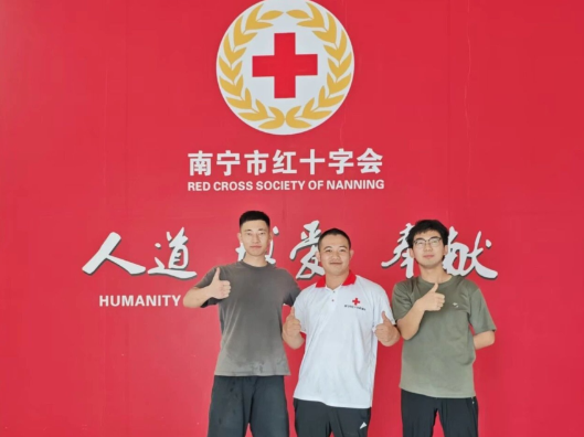 湖南化工职业技术大学学子驰援南宁抗洪，以青春微光护一方安澜