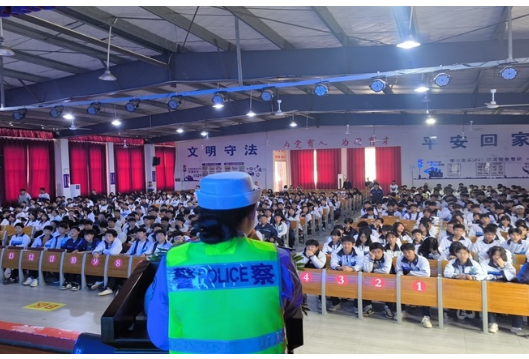 洪江市职业中专学校举行“安全骑行·守护生命”交通安全教育讲座