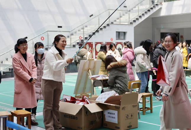 湖南有色职院：女性的微笑——学校举办妇女节特别活动