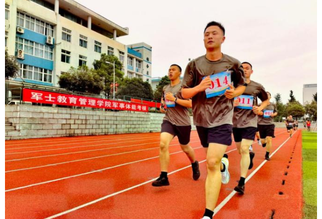 长沙航院军士学院组织上半年军事体能大考核