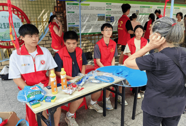 以“汛”为令“青”力而为——湖南机电职院汽车工程学院学生党支部开展防汛志愿服务活动