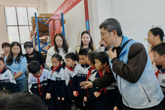 湖南铁科职院：一把探伤锤 “敲”响科学梦