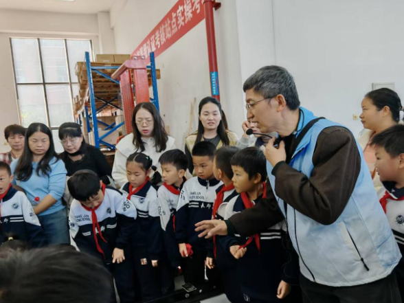 湖南铁科职院：一把探伤锤 “敲”响科学梦