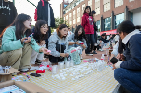 “校园集市”响起青春吆喝！张家界航院第一届“创业体验周”圆满落幕